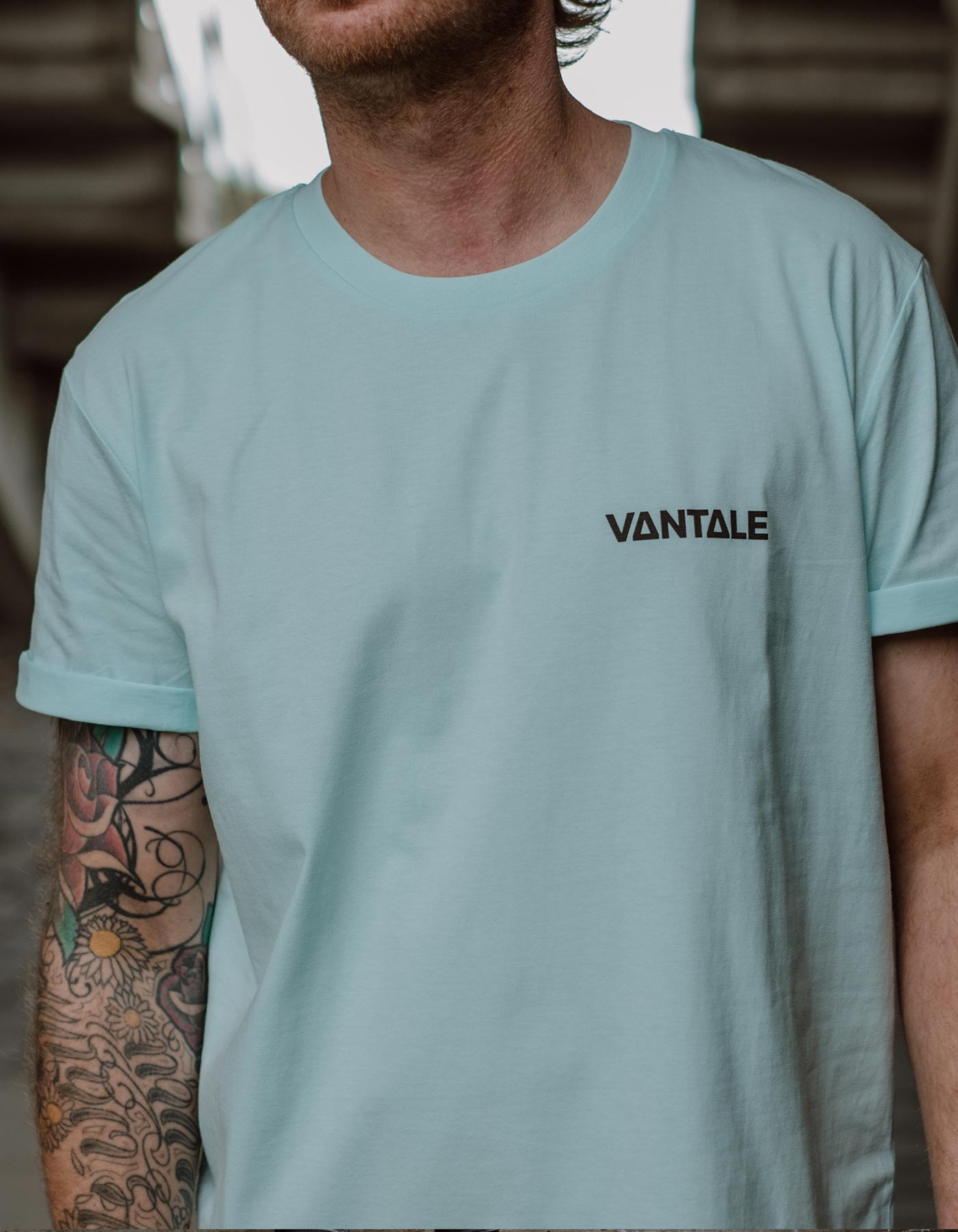 Camiseta – VANTALE Logo Aqua – Unisex